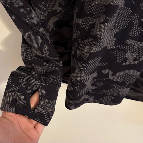 Lululemon women’s camo pullover - Picture 9 of 11